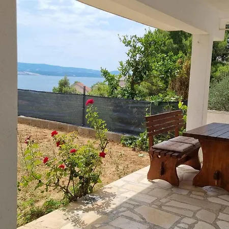 Apartment 4 *