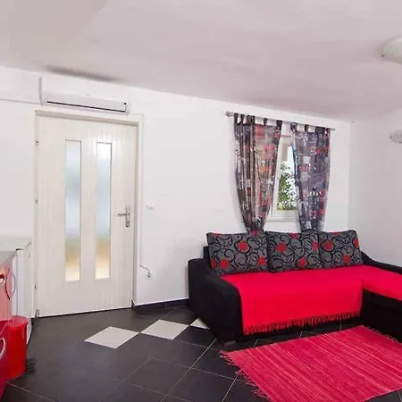 4 Apartment *