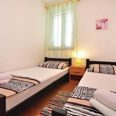 4 Apartment *