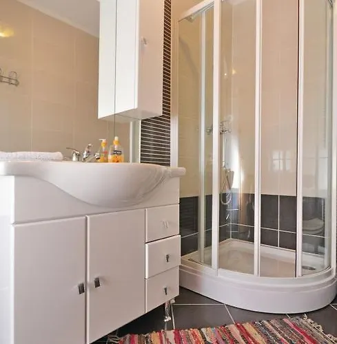 Apartment 4 *