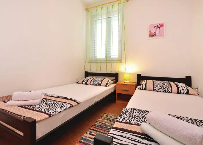 4 Apartment *